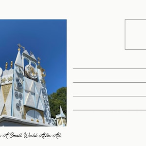 È una cartolina del piccolo mondo / cartolina postale di Disneyland / stampa digitale /