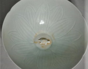 Cuenco de porcelana con hojas incisas cónicas lobuladas de tortuga aplicada Qingbai de canción china antigua 7"