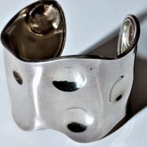 Bransoletka mankietowa Vtg Sterling Silver AMPARO Mexico MODERNIST z falistymi wgłębieniami