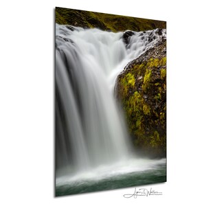 Cascata di Stjornarfoss in Islanda. Stampa artistica su tela, acrilico, metallo, carta. Fotografia artistica da parete.