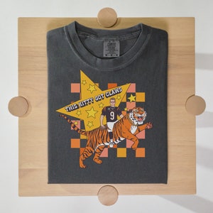 Vintage Style Unisex Joe Burrow Cincinnati Bengals Tshirt Retro Tiger Tee, CC1717, football Shirt, NFL Shirt, Sport Gift for Him and Her