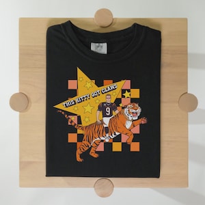 Vintage Style Unisex Joe Burrow Cincinnati Bengals Tshirt Retro Tiger Tee, CC1717, football Shirt, NFL Shirt, Sport Gift for Him and Her