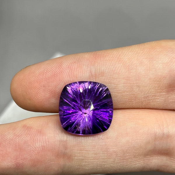 Améthyste naturelle non traitée 14,25 carats découpée au laser (15 x 15 x 11 mm environ) - Qualité supérieure pour la fabrication et la collection de bijoux