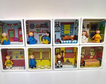 Tweakie Toys Vintage 1960's Town House and People