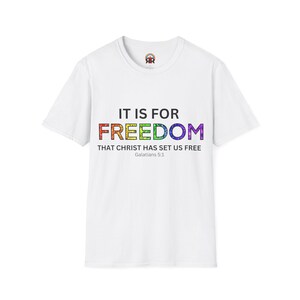 C&#39;est pour la liberté que le Christ nous a libérés chemise arc-en-ciel