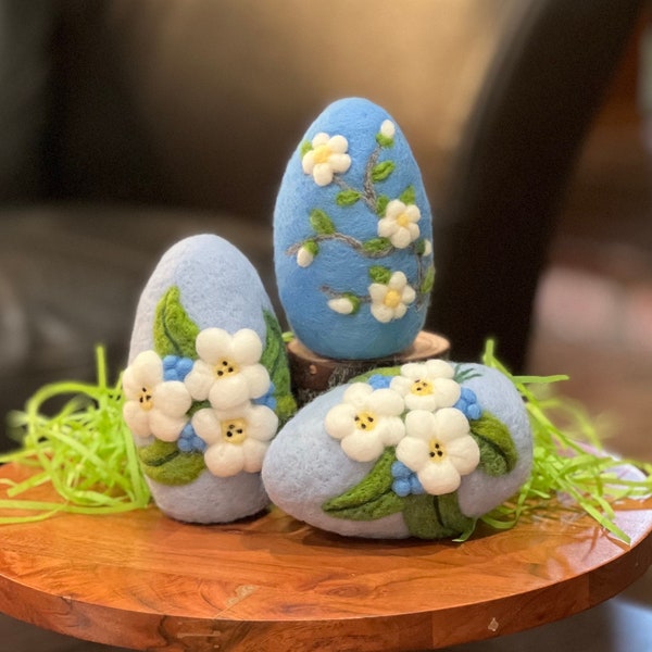 needle felted Easter Egg ,Easter decoration, Blue Easter eggs, needle felted blue eggs with white flowers, cute, OOAK, Handcrafted gifts,