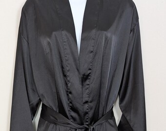 Jahrgang Y2K/2000 | Victoria’s Secret | Schwarzer Satingürtel mit Gürtel, kurze Robe / Kimono | Lange Ärmel | Seidiger Polyester Satin | Sexy und ruhig