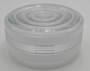 Jahrgang c. 1930er-1960er Jahre | Deckenleuchte | Licht Schatten | Art Deco-Stil | Geprägt |  Klar zu Weiß | 15,5 cm Durchmesser | Drinnen, Draußen