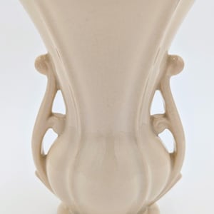 Jahrgang 1940er, 1950er Jahre | McCoy | 20 cm Doppel Henkel Vase | Art Deco / Jugendstil inspiriert | Elfenbein | Made in USA | Französische Provinz