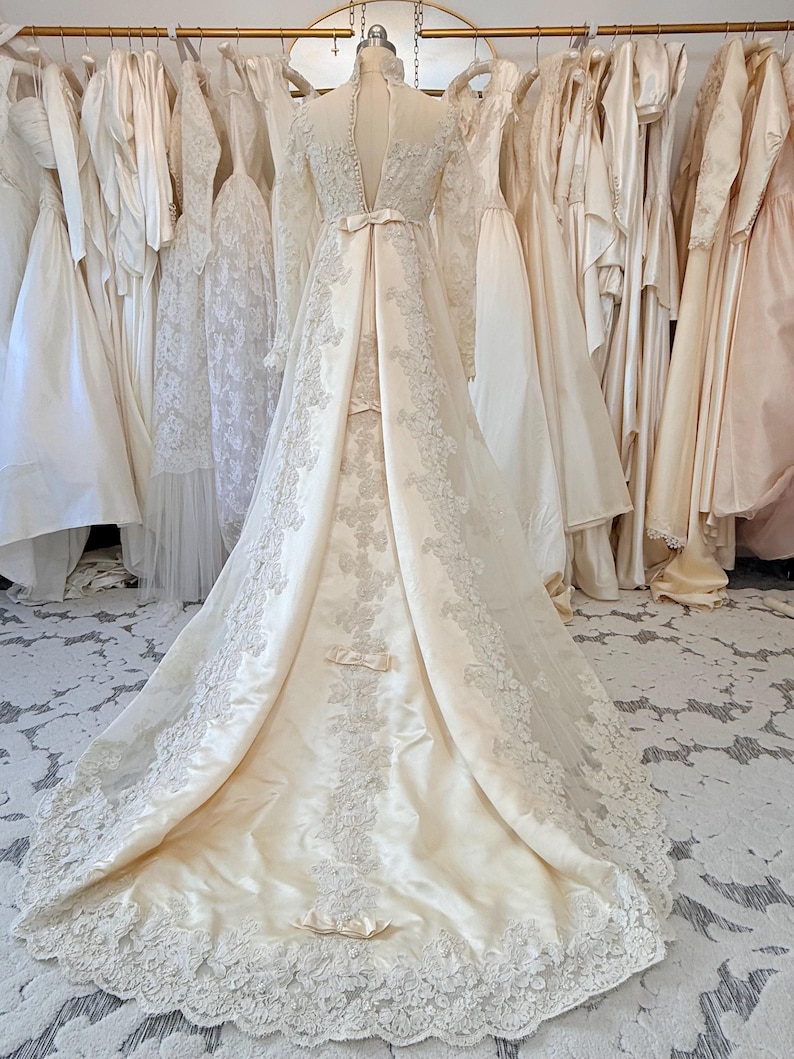 1960s Teeny by Priscilla of Boston Tagged Vintage Wedding Gown | Ivory 1960s Teeny by Priscilla of Boston Tagged Vintage Wedding Gown | Ivory