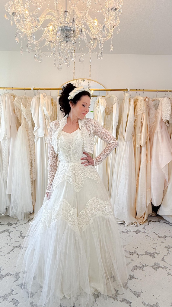 1950s Vintage Tulle and Lace 2 Piece Wedding Dress / Formal Dress / Cleaned / Soft Ivory