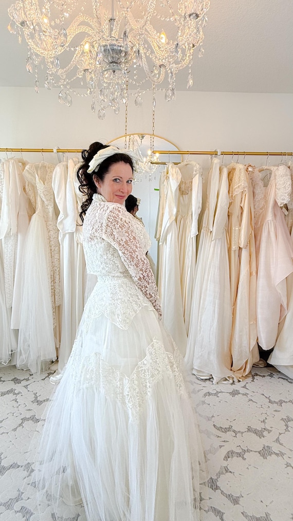 1950s Vintage Tulle and Lace 2 Piece Wedding Dress / Formal Dress / Cleaned / Soft Ivory