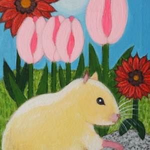 Lieve hamster met roze tulpen