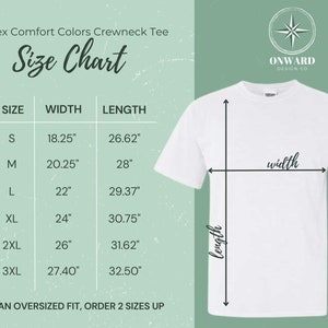 Puede incluir: Camiseta blanca de cuello redondo con una tabla de tallas. La tabla muestra medidas en pulgadas para tallas de la S a la 3XL. El texto "Unisex Comfort Colors Crewneck Tee" est&aacute; en la parte superior. El logo de Onward Design Co. est&aacute; en la esquina superior derecha.