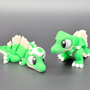 One Flexi Spinosaurus Dinosaur Figure – 3D Printed Articulated Dino in Green – Cute Baby Dinosaur Fidget Figure – PLA Plastic Collectible