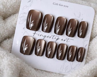 Ongles faits main oeil de chat chocolat caramel pressé sur les ongles Ongles Aurora bruns