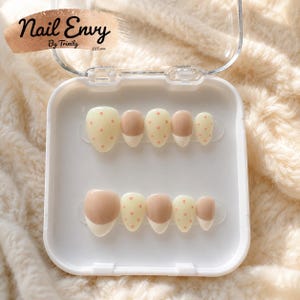 Paznokcie francuskie w kropki | Wielorazowy zestaw do manicure w kropki