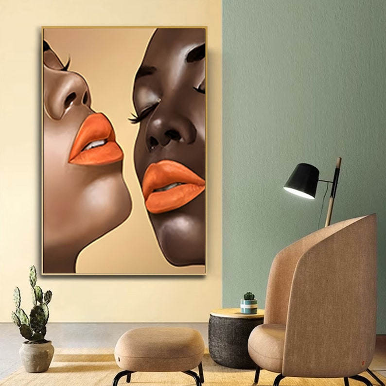 K&ouml;nnte beinhalten: Ein digitales Gem&auml;lde von zwei Frauenportr&auml;ts mit Nahaufnahmen ihrer Lippen. Die Frauen haben unterschiedliche Hautt&ouml;ne und tragen leuchtend orangefarbenen Lippenstift.