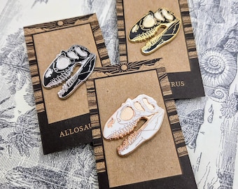 Pin de esmalte duro con forma de cráneo fósil de Allosaurus