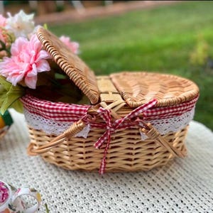 Vintage Wicker Charming Picnic Basket