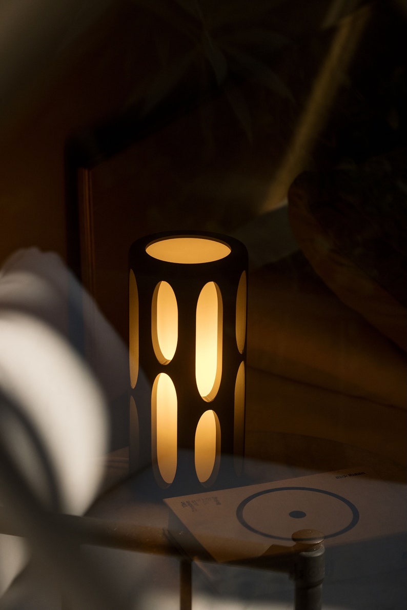 Amoeba Table Lamp with Warm LED Bulb image 7