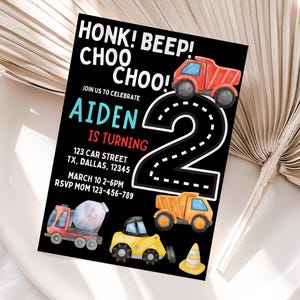 Invitation d'anniversaire je vais avoir 2 ans, modèle d'invitation de camion de construction de transport, carte de 2e anniversaire modifiable