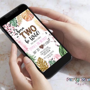 K&ouml;nnte beinhalten: Eine digitale Einladung zu einer 2. Geburtstagsfeier mit Dschungel-Thema. Die Einladung zeigt einen Hintergrund mit Leopardenmuster und dem Text "born TWO be Wild!" sowie einem rosa Herz. Die Einladung enth&auml;lt auch das Datum und die Uhrzeit der Party sowie den Ort.