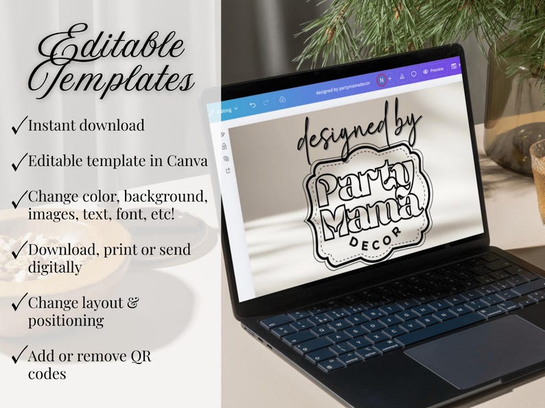 Op de afbeelding: Een laptop toont een ontwerp met de tekst "designed by Party Mama DECOR". Het scherm toont een bewerkbare sjabloon met functies zoals direct downloaden, Canva-compatibiliteit en de mogelijkheid om kleuren, achtergronden en tekst te wijzigen. QR-code-opties zijn ook inbegrepen.