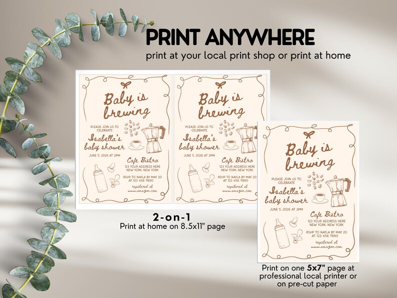 Puede incluir: Tres invitaciones imprimibles para una baby shower con tem&aacute;tica de caf&eacute;. Las invitaciones son beige con texto marr&oacute;n e ilustraciones de una cafetera, granos de caf&eacute; y un biber&oacute;n. El texto de las invitaciones dice "Baby is brewing" e incluye el nombre "Isabella's baby shower".