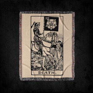 Mazzo di tarocchi Death XIII Rider-Waite su coperta in tessuto beige: coperta per mazzo di carte dei tarocchi gotici, coperta da picnic con teschio arazzo dei tarocchi