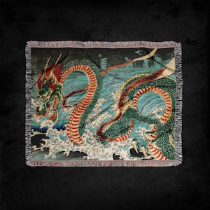 Japanese Dragon Woven Throw Blanket: Ancient Medieval Japanese Dragon Art Cotton Tapestry
