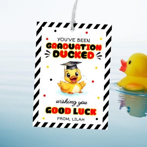 Etichetta modificabile a forma di paperella per laurea, "Sei stato preso in giro", etichetta portafortuna stampabile per laureati, gioco della paperella di gomma, regalo di laurea, rosso, nero e oro SO1