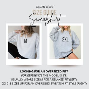 Peut inclure: Guide des tailles pour les sweat-shirts Gildan 18000. Le mannequin mesure 1,73 m et porte une taille M pour une coupe d&eacute;contract&eacute;e. Une taille 2XL est pr&eacute;sent&eacute;e pour une coupe ample.