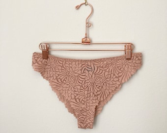 Floral lace comfortable seamless panties sexy bikini with romantic French vibe