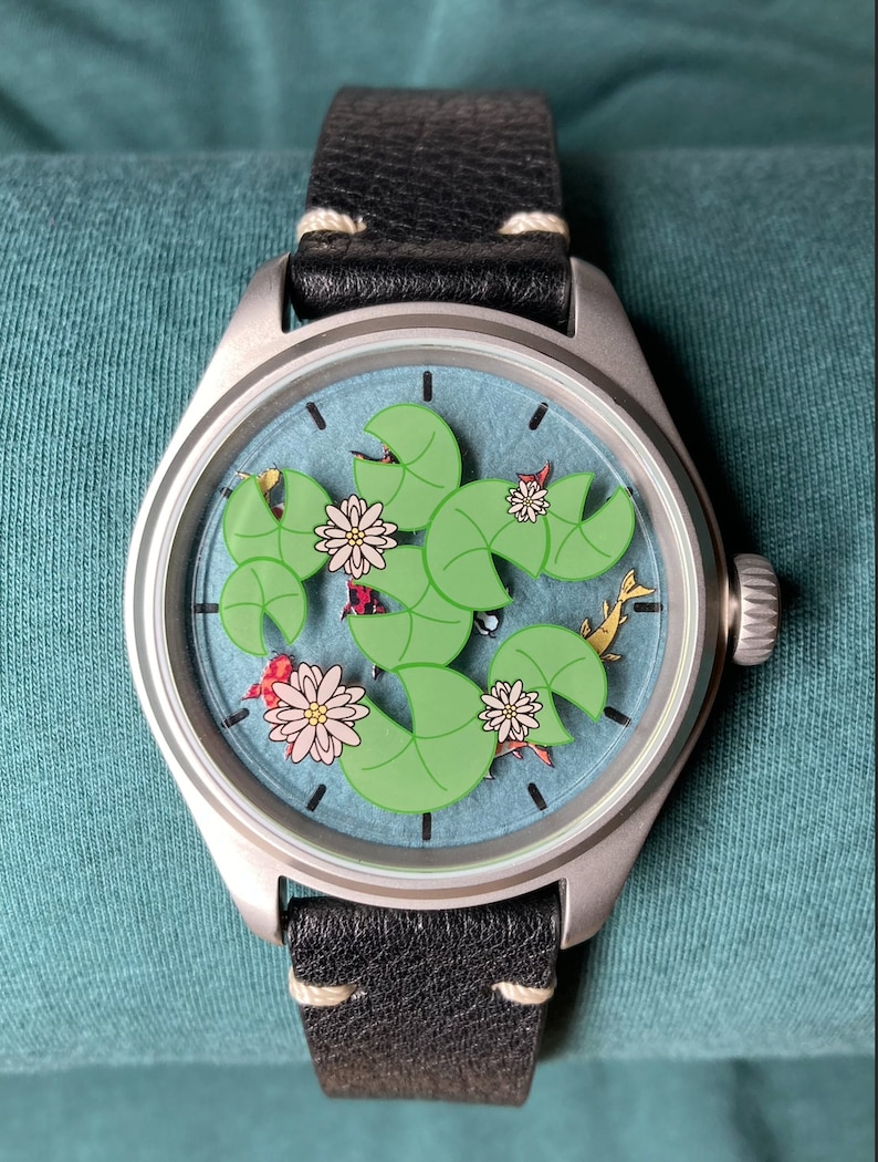 Fischteich Uhr Luxus Einzigartige Analoge Koi Armbanduhr A DayDreamer's TimePeace Microbrand Watch Company Bild 1