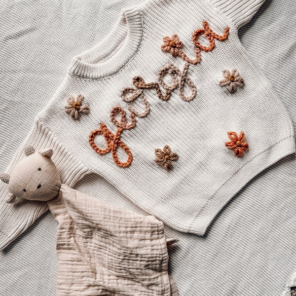 Personalisierter handbestickter Pullover – personalisierter Baby-Namenspullover – genähter Namenspullover – Andenkenpullover – Coming-Home-Outfit