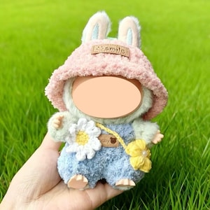 Virkad fluffig outfit för dockor på 17 cm/6,7 tum - Passar stående och sittande samlarobjekt i Labub-storlek