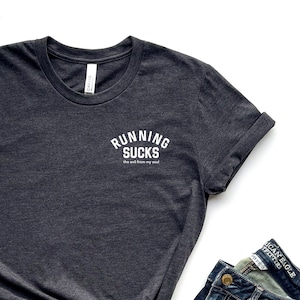 Camiseta de gimnasio con bolsillo para corredores, camiseta minimalista de fitness, camiseta muscular "Correr absorbe el mal de mi alma", regalo para corredores, camiseta divertida para entrenar