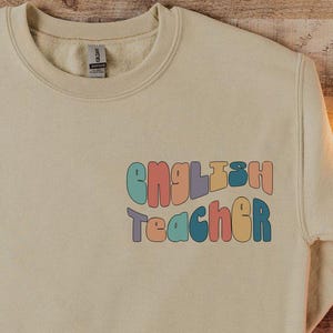 Minimalist English Teacher Sweatshirt, Pocket Funny Teacher Gift, School Spirit Sweatshirt for Women, Elementary Teacher Appreciation Sweat