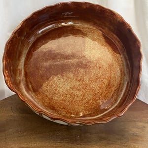 Round Casserole Dish (Brown)