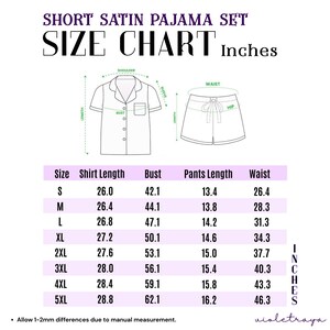 Puede incluir: Tabla de tallas para un conjunto de pijama corto de sat&eacute;n. La tabla incluye medidas en pulgadas para la longitud de la camisa, el busto, la longitud del pantal&oacute;n y la cintura, desde la talla S hasta la 5XL. Incluye ilustraciones de la parte superior y los pantalones cortos.