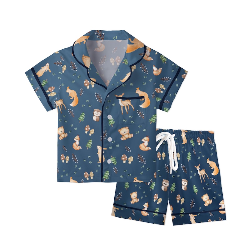 Conjunto de pijama de satén para niños Woodland: ropa de hogar para jóvenes y niños en azul oscuro terroso imagen 2