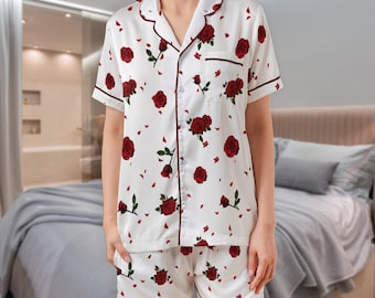 Conjunto de pijama de satén con estampado floral de rosas: ropa de dormir de manga corta para mujeres y niñas.
