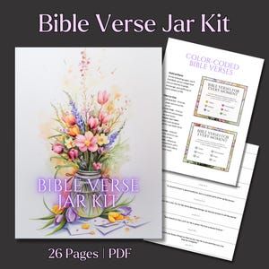 Puede incluir: Una pintura de acuarela de un frasco lleno de flores coloridas, con el texto "Bible Verse Jar Kit" y "26 Pages | PDF" debajo. La imagen es parte de un kit imprimible para crear un frasco de versículos bíblicos.