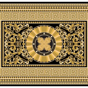 Könnte beinhalten: Rechteckiger Teppich mit schwarzem Hintergrund und goldenem geometrischen und floralen Design. Der Teppich hat einen griechischen Schlüsselrand, ein zentrales Medaillon und verzierte Schnörkel. Die Farbpalette umfasst Gold, Schwarz und Beige.