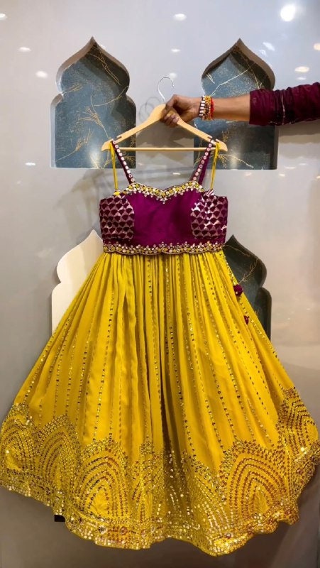 Gaye 2025 holud lehenga
