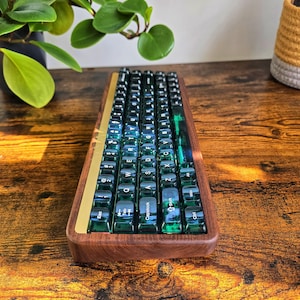 NEW wooden keyboard | ultra thocky | Akko MU01 Custom Build | crystal green keycaps| Tri-Mode Wireless