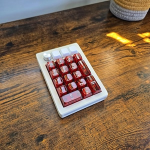 Custom Mechanical Numpad - red crystal keycaps - wired and wireless - creamy sound