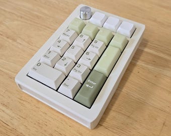 Custom Mechanical Numpad – Jelly Matcha Keycaps, Lubed Gateron Switches, Wired/Wireless