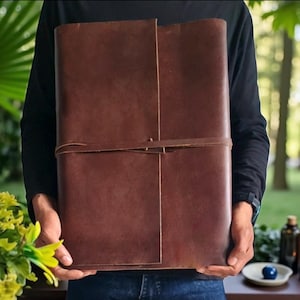Carpeta portafolio de cuero personalizada de 18x24 pulgadas / Estuche para arte de 3 pulgadas de profundidad / Carpeta de cuero marrón hecha a mano / Estuche de almacenamiento para artistas con cierre de lazo